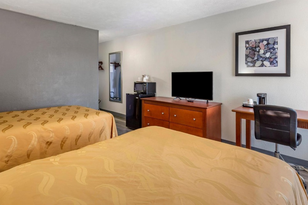 King Room with Roll-In Shower - Disability Access